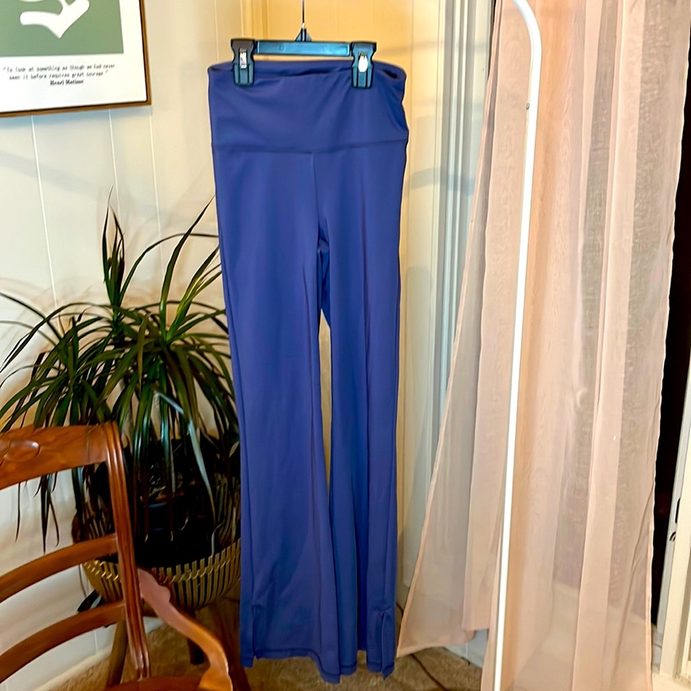 blue American eagle flare leggings